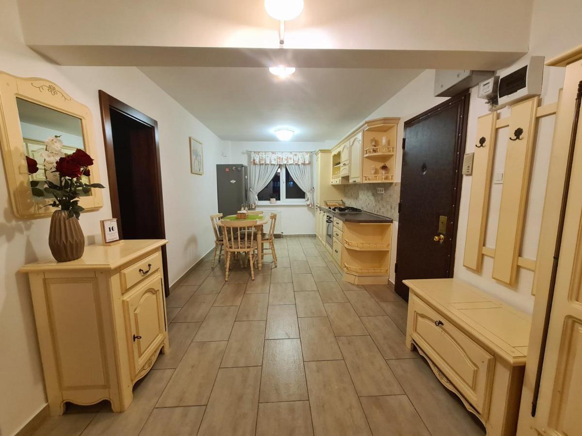 Clasic Apartment Nufarul Орадя Экстерьер фото