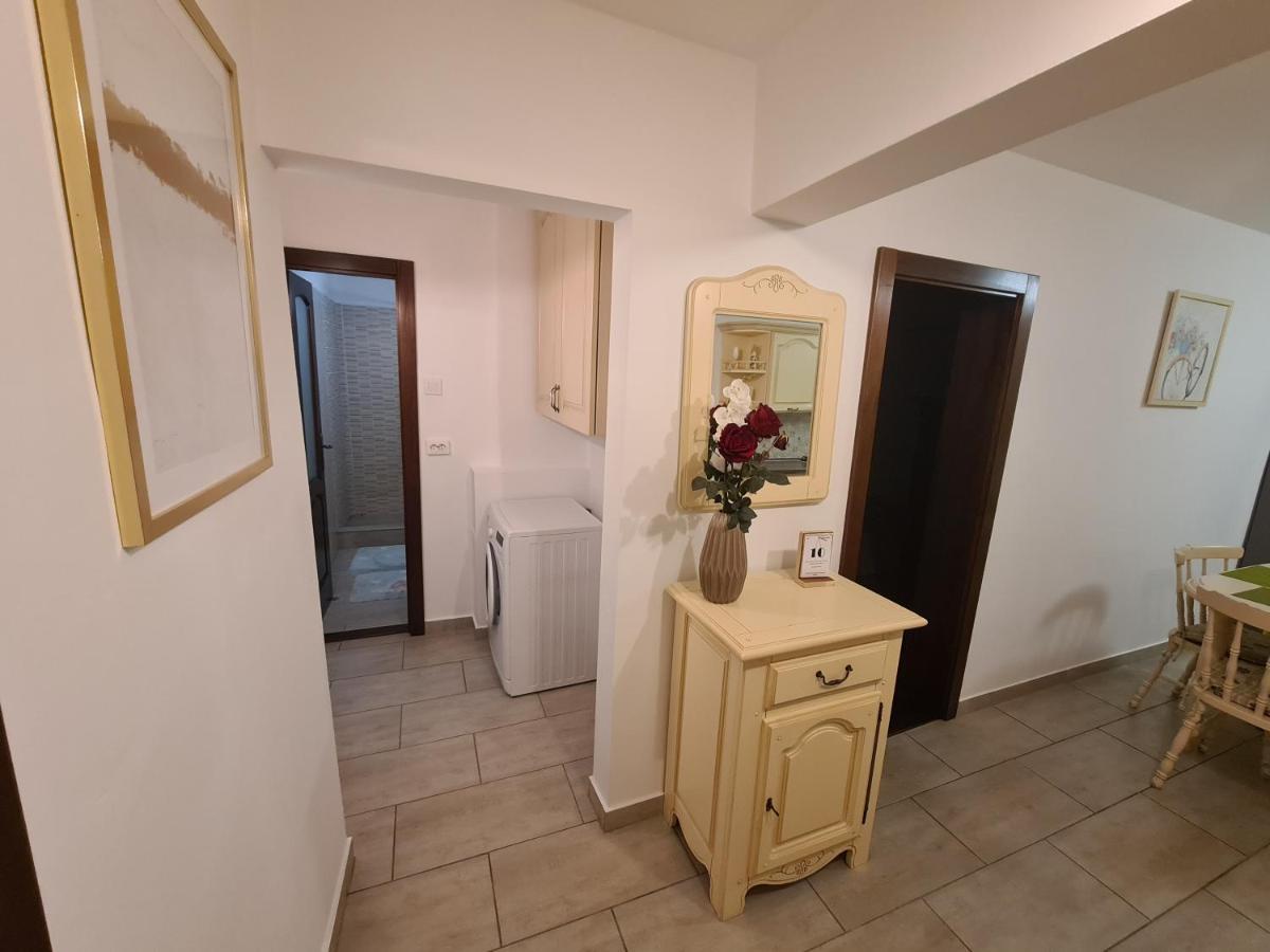 Clasic Apartment Nufarul Орадя Экстерьер фото